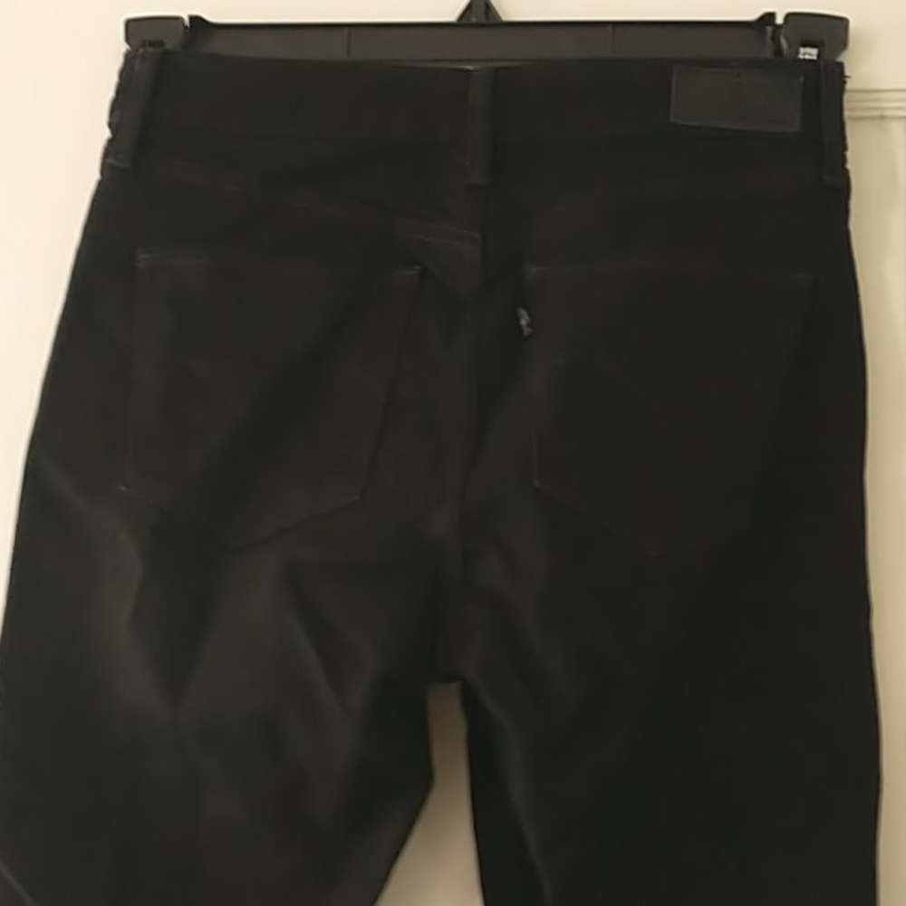 Black High Rise Levi's - Picture 4 of 6
